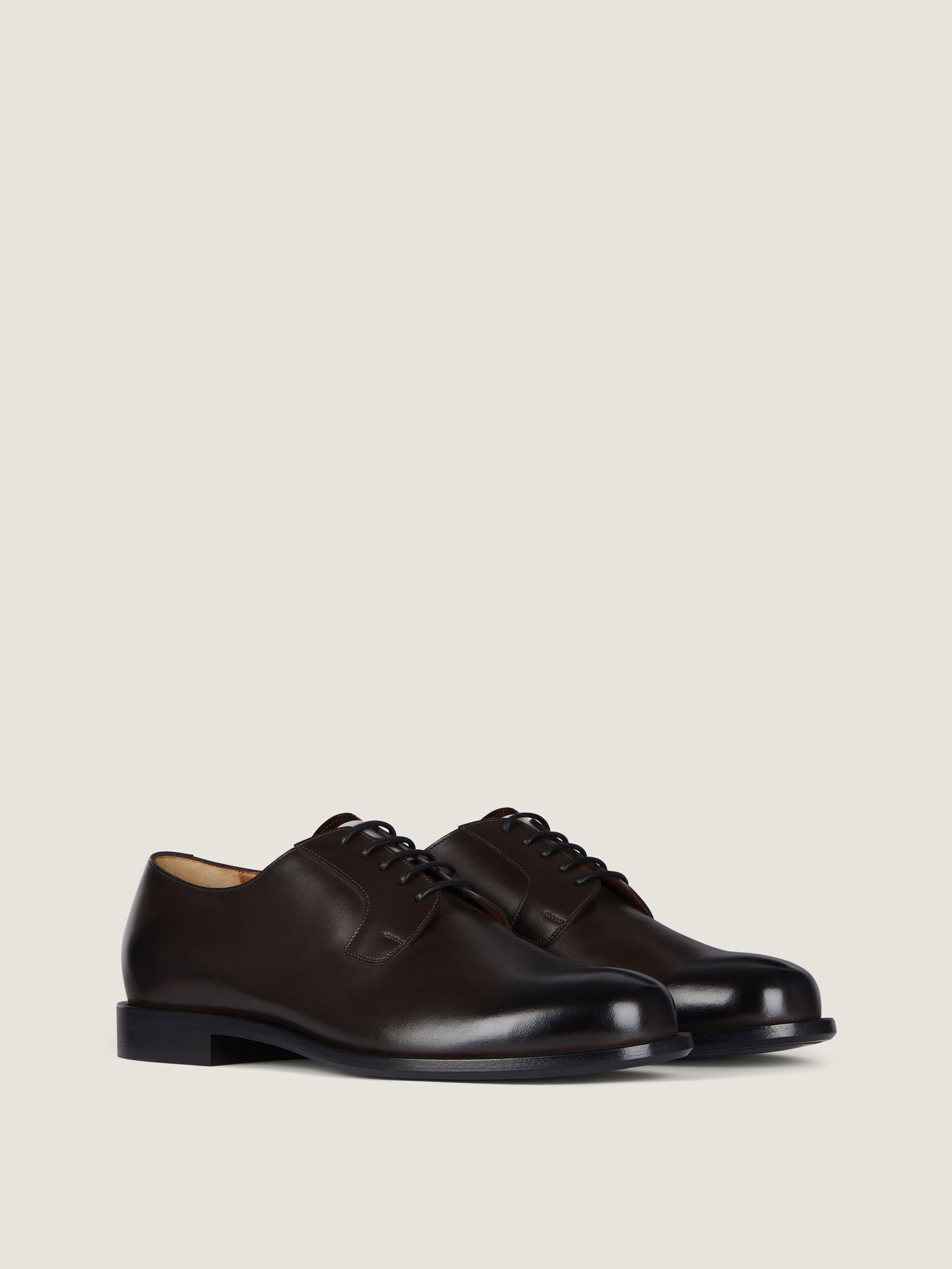 Label derbies in leather
